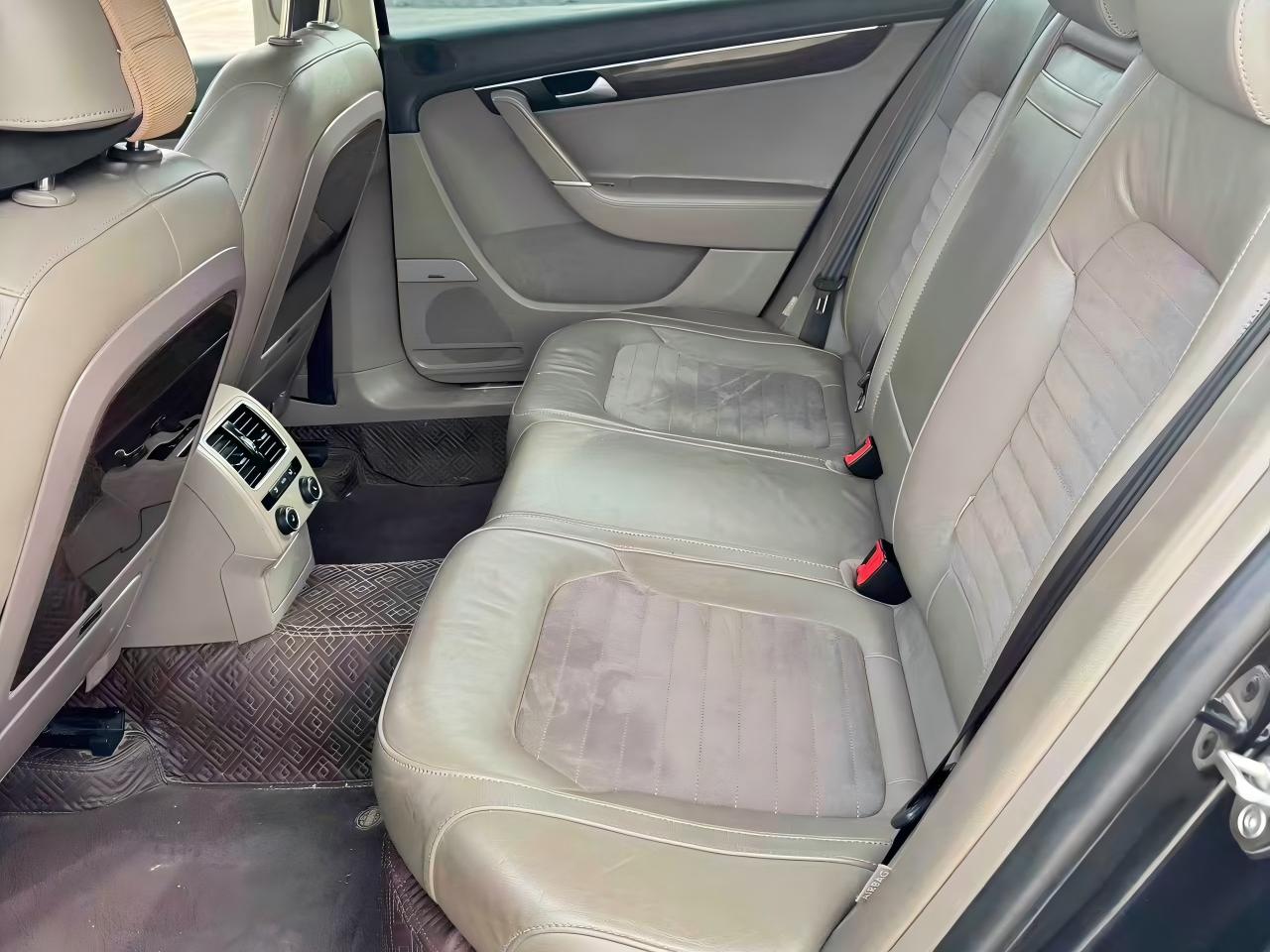 volkswagen-magotan-1-8tsi-interior-leather.jpg