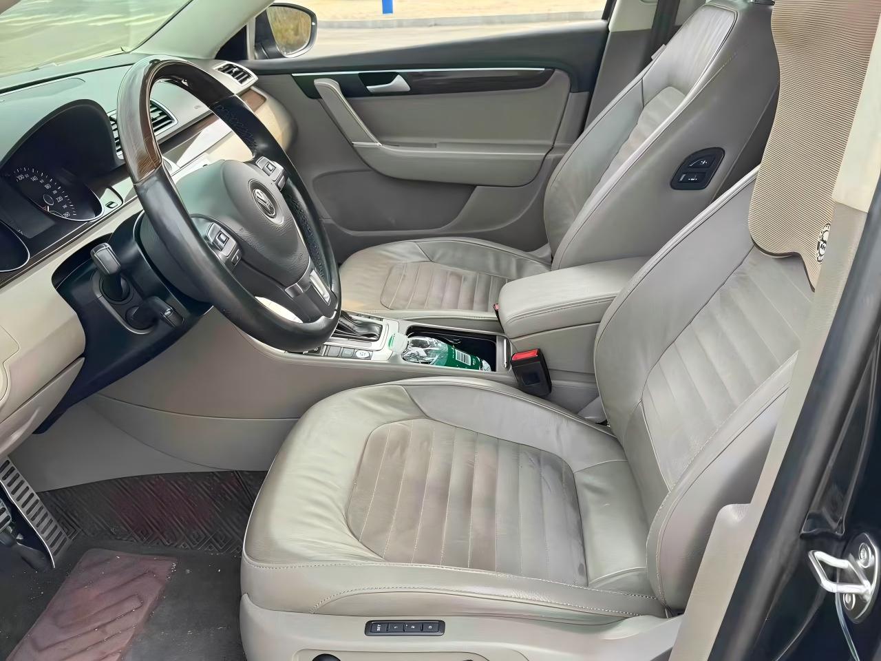 volkswagen-magotan-1-8tsi-interior-leather.jpg