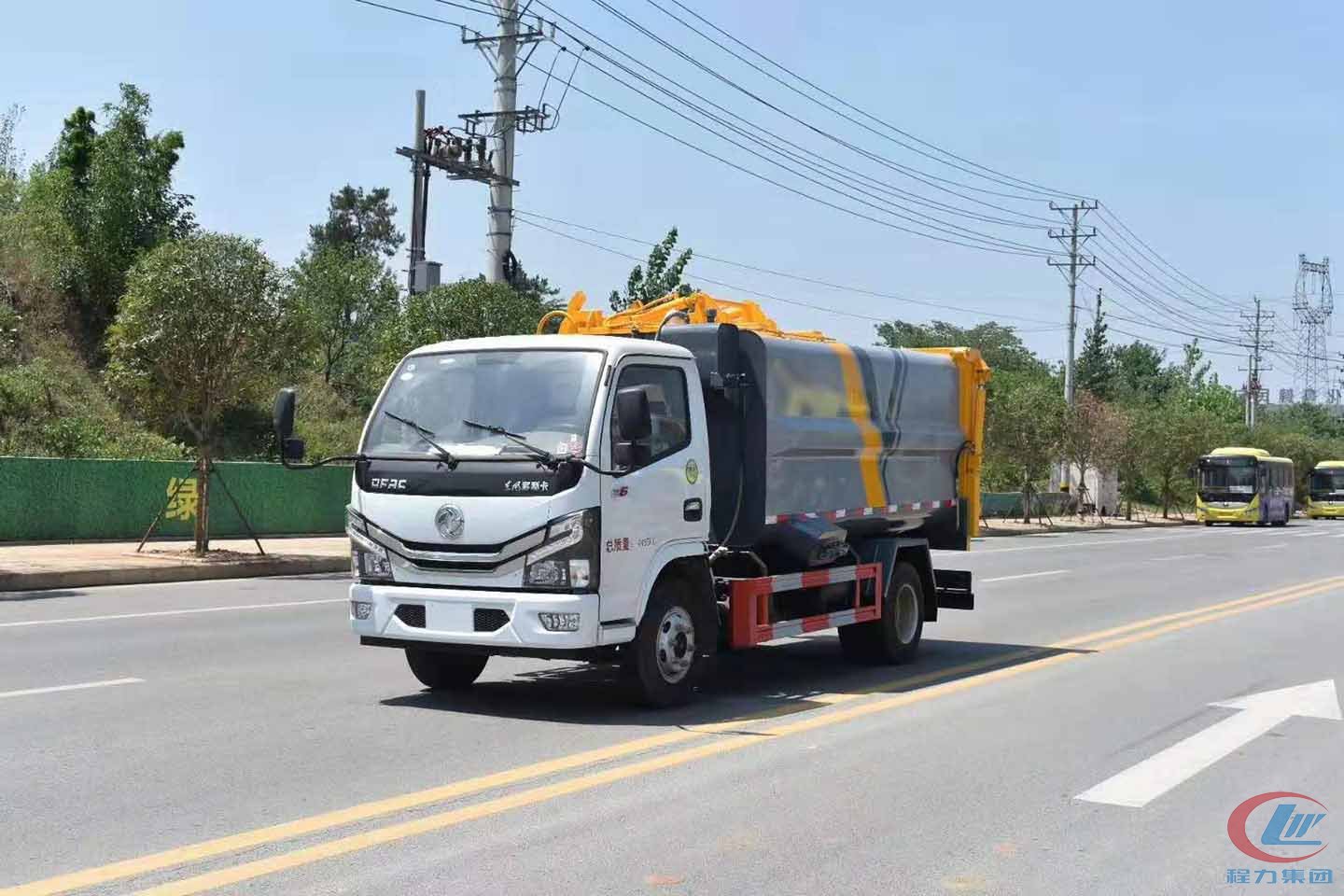 dongfeng-xiaodolica-side-load-front-view.jpg