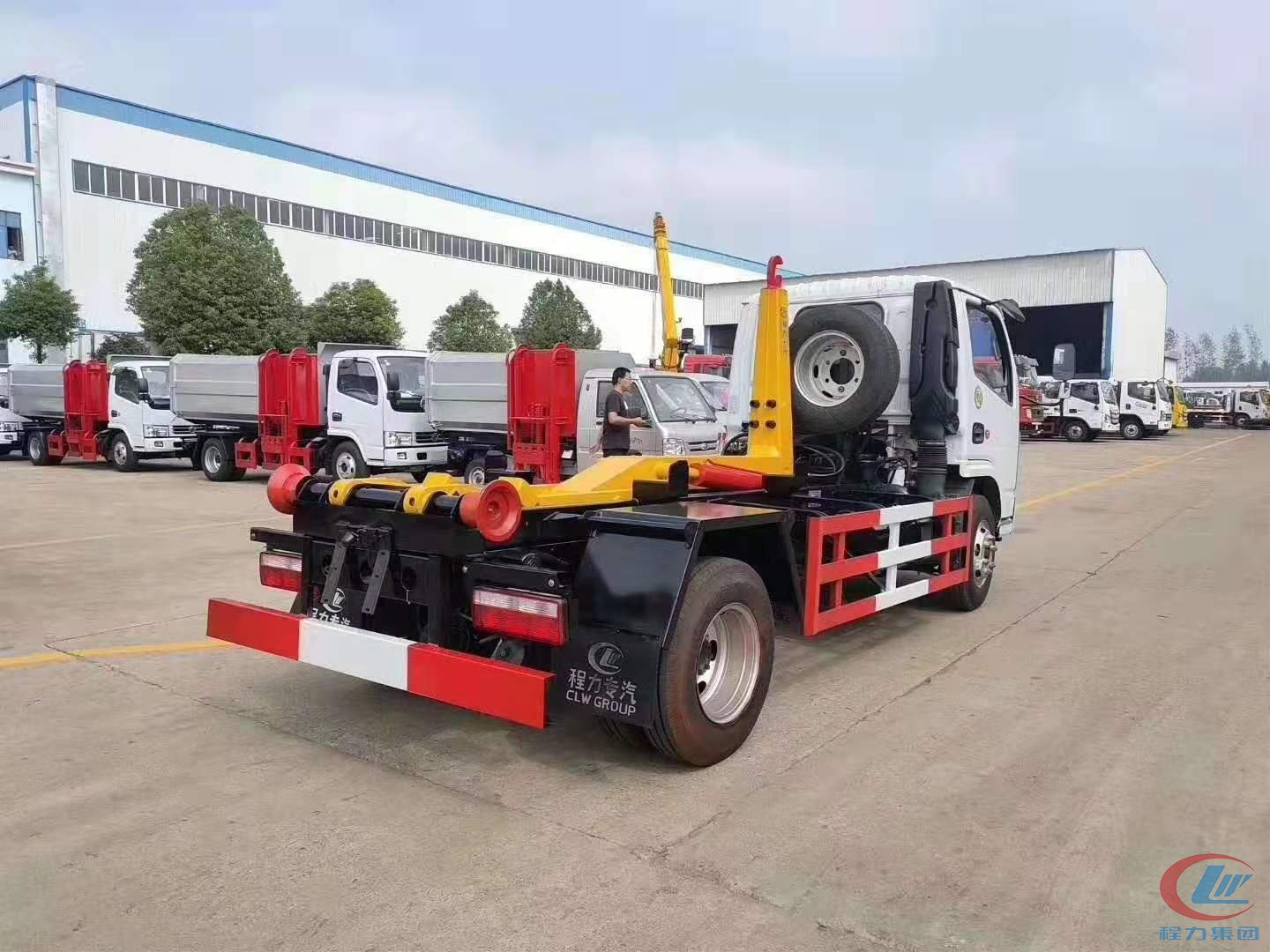 Closeup of Dongfeng Xiaodolica D6 Hydraulic Hooklift Arm