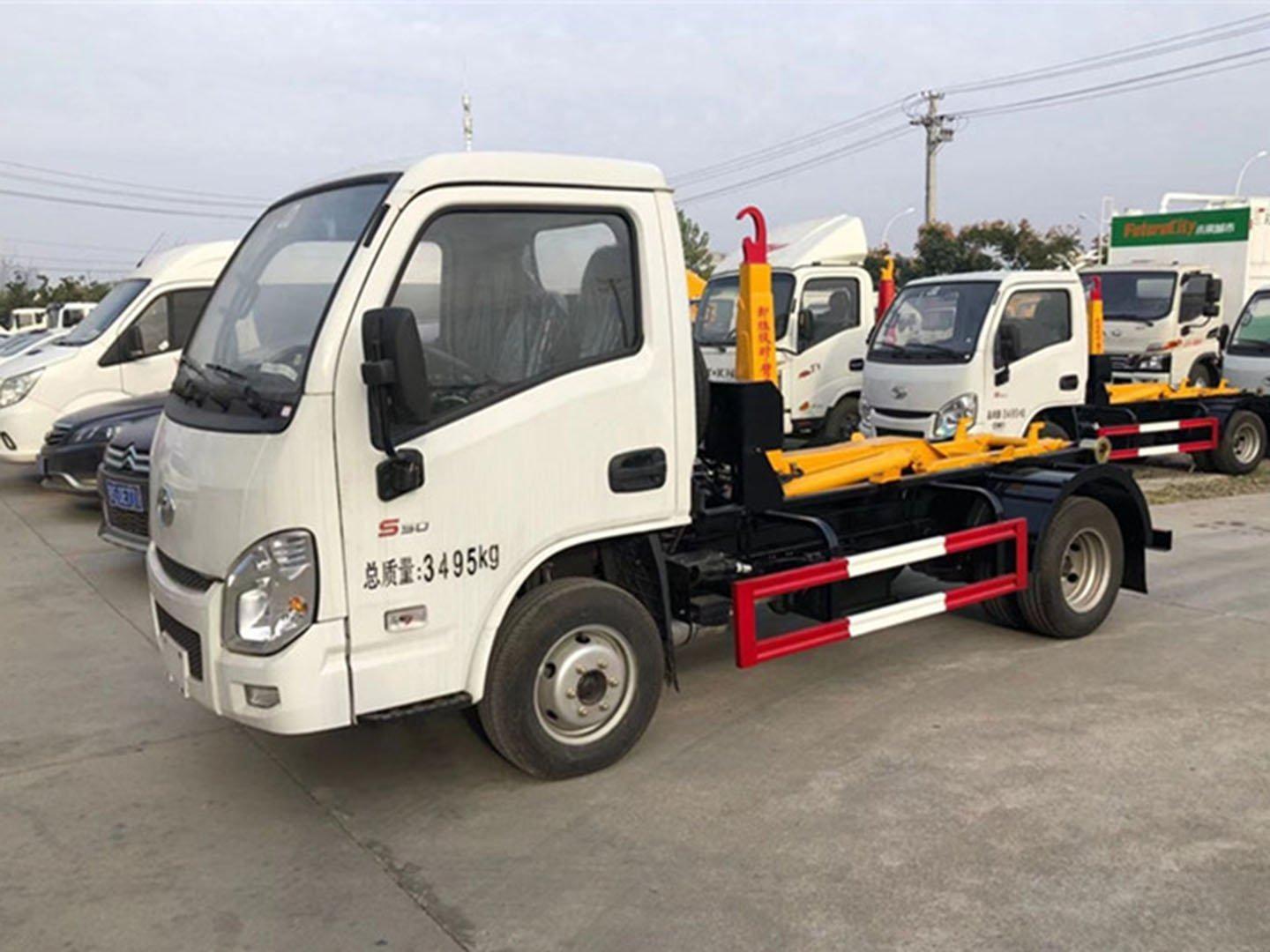 Yuejin 3m³ Hook Lift Garbage Truck Front View