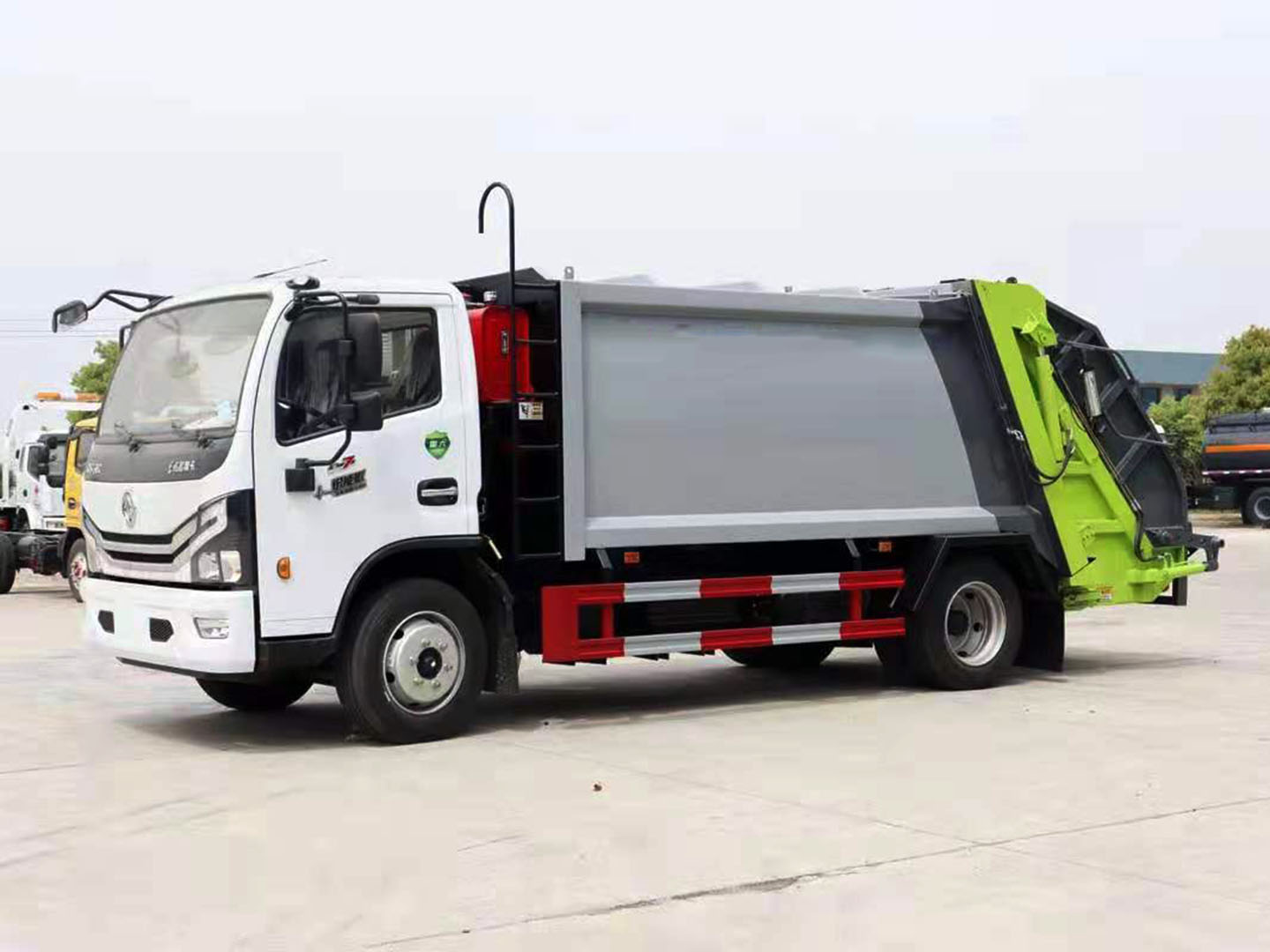 Front view of Dongfeng 8 CBM compactor garbage truck