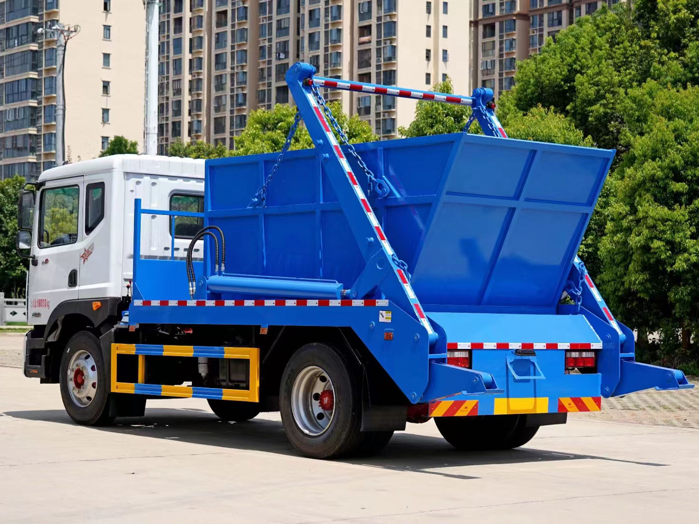 dongfeng-d9-swing-arm-closeup.jpg