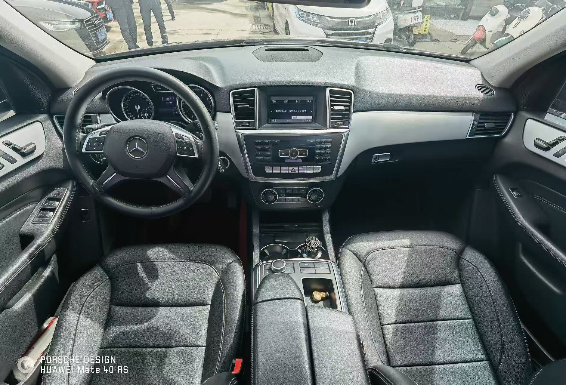 Mercedes-Benz M-Class 2014 ML 320 4MATIC interior