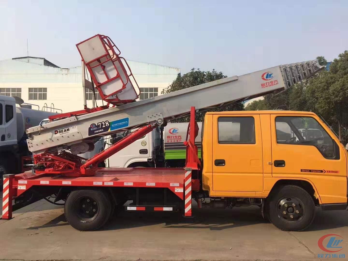 JMC aerial ladder truck hydraulic outriggers