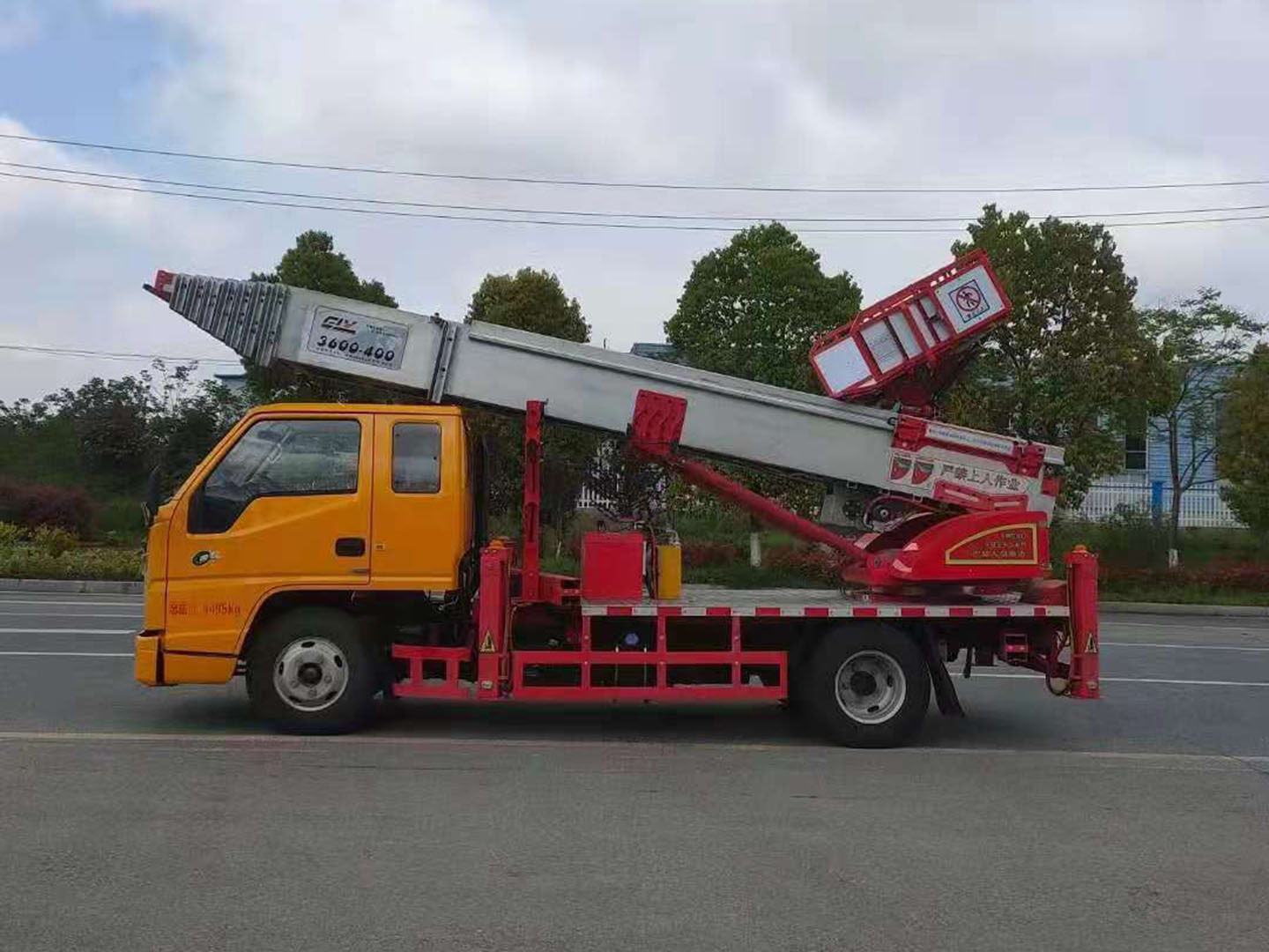 Aerial moving lift ladder extension