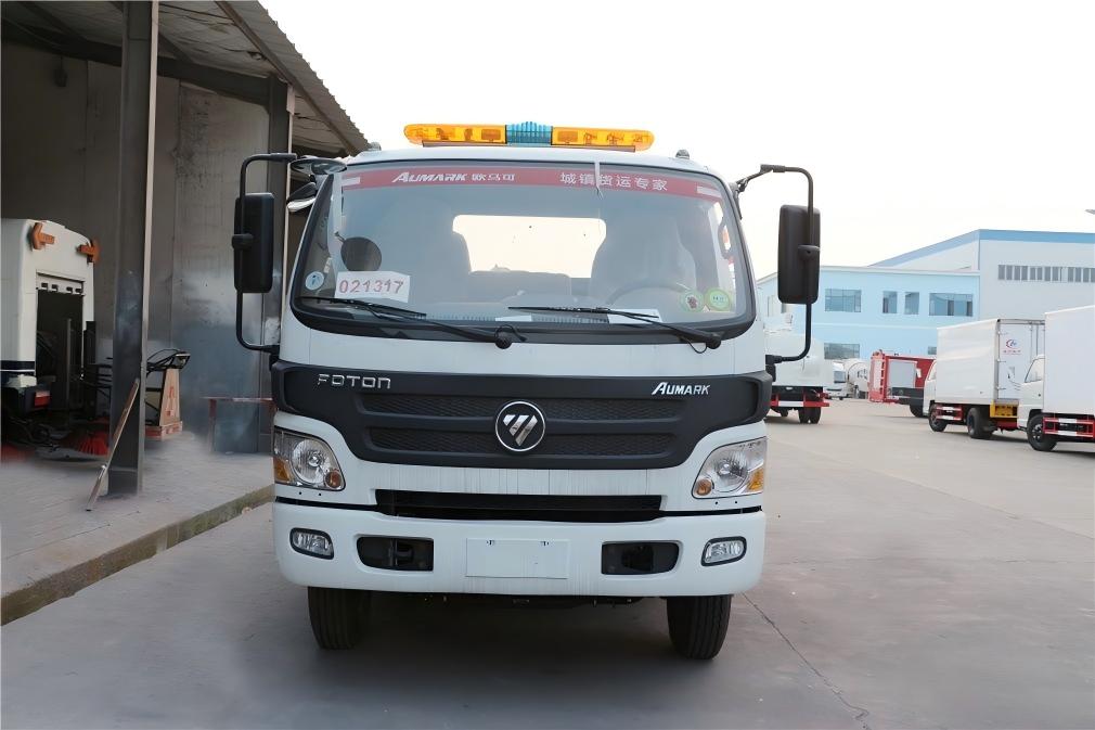 Foton Aumark wrecker truck front view