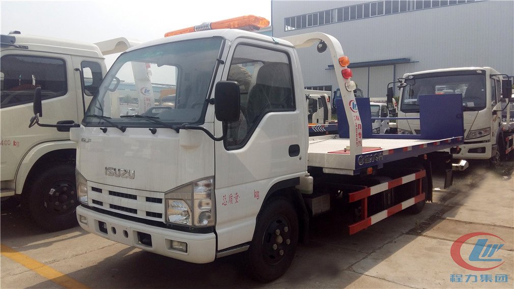 Isuzu recovery vehicle side profile