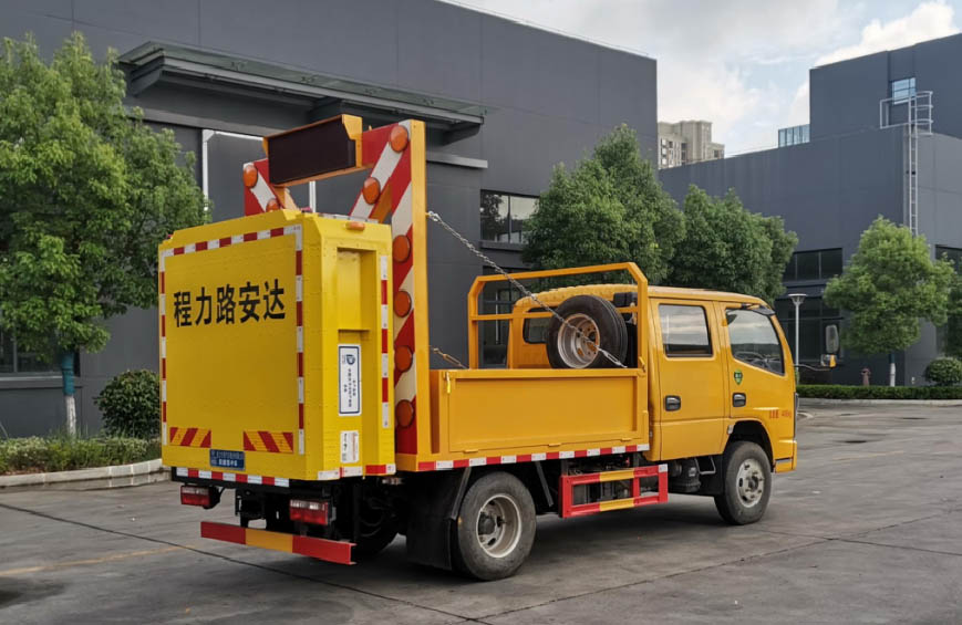 Dongfeng D6 Attenuator Truck Side View