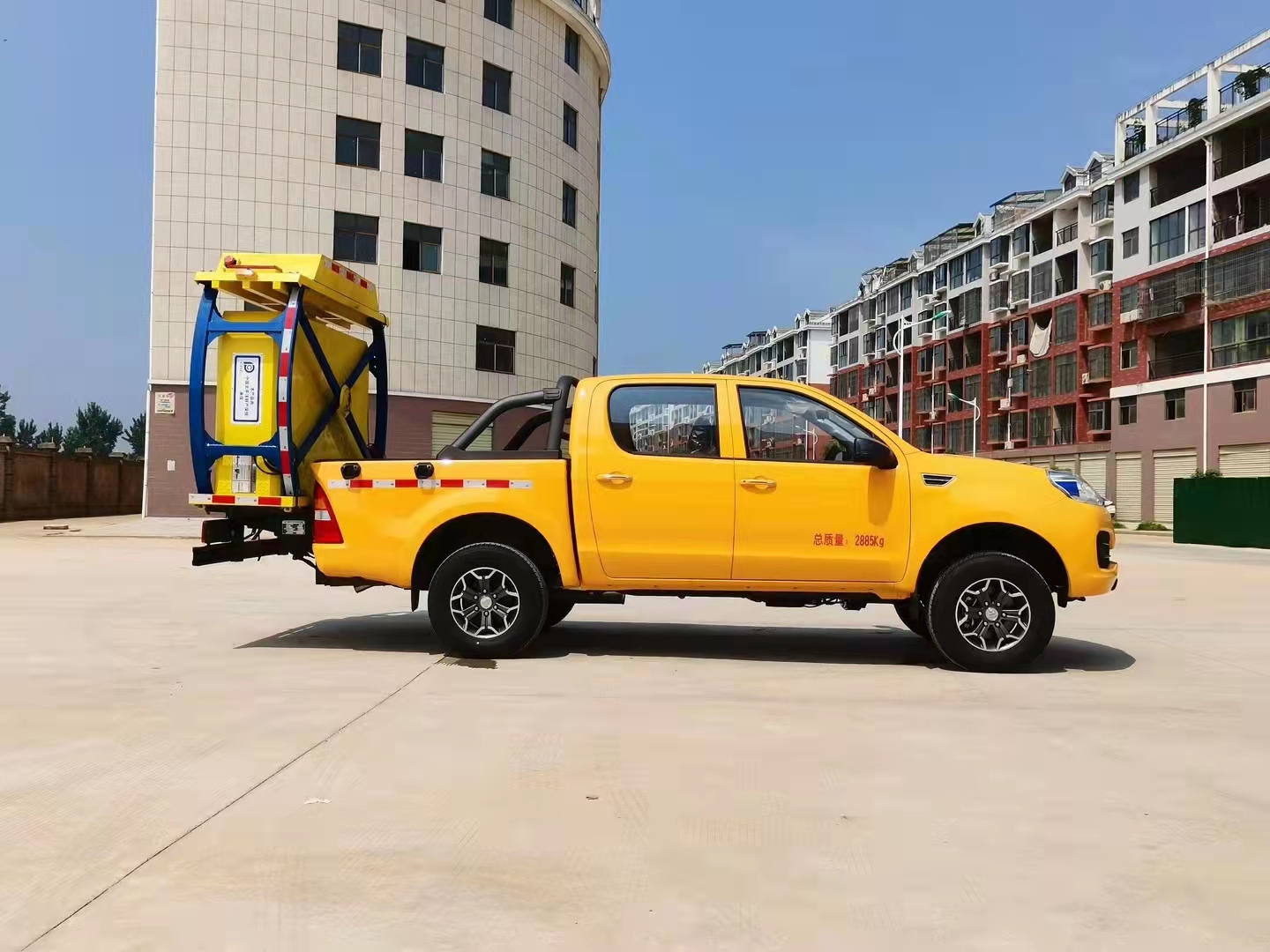 JMC Pickup Attenuator Truck Front Side View