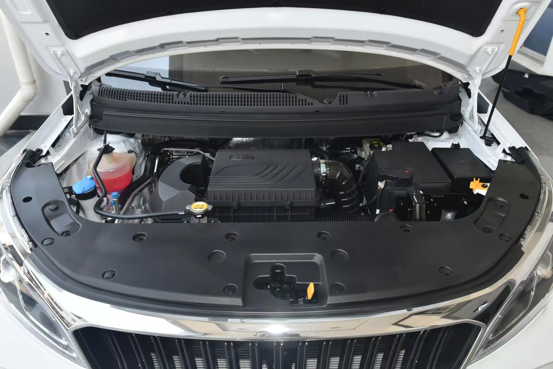livan-x3-for-export-engine-bay-detail.webp